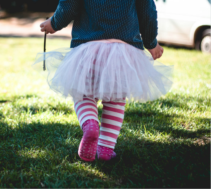 Barn med tuillesskørt